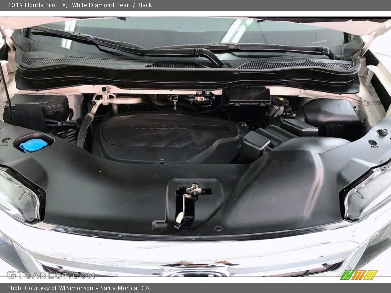 White Diamond Pearl / Black 2019 Honda Pilot LX