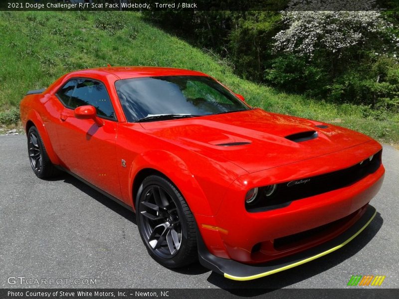 Front 3/4 View of 2021 Challenger R/T Scat Pack Widebody