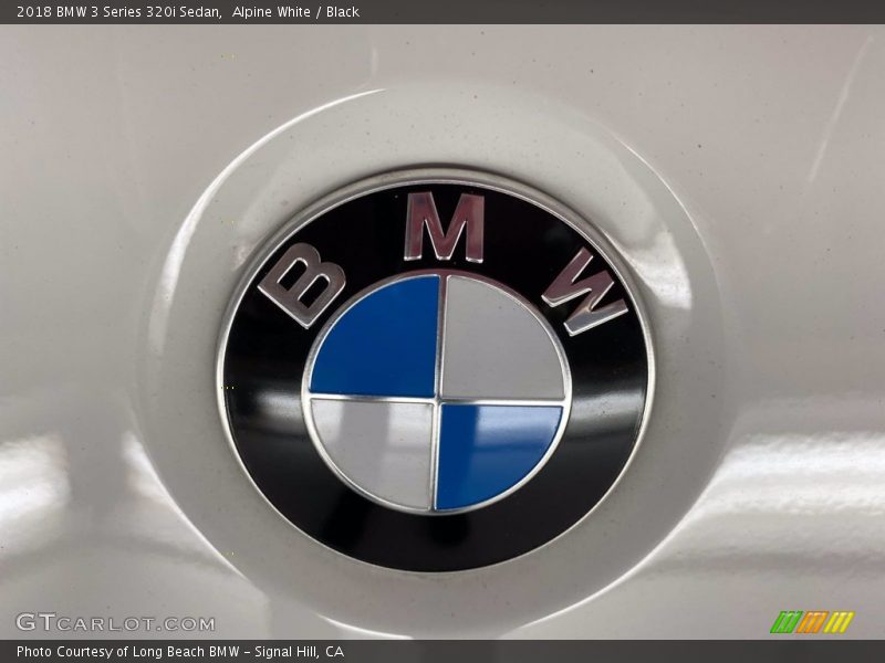 Alpine White / Black 2018 BMW 3 Series 320i Sedan