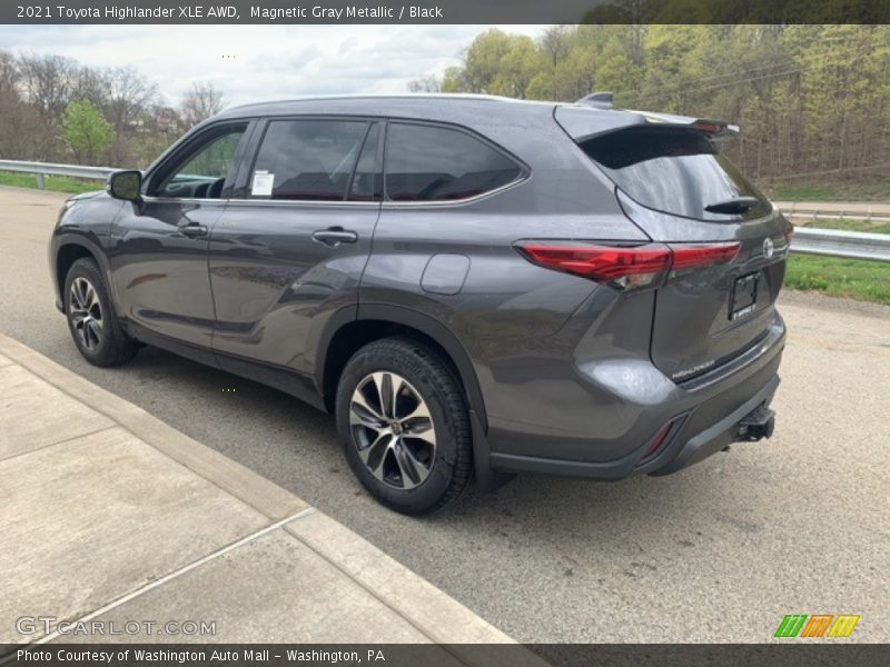 Magnetic Gray Metallic / Black 2021 Toyota Highlander XLE AWD