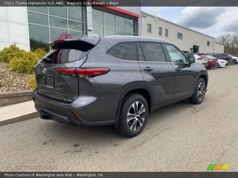 Magnetic Gray Metallic / Black 2021 Toyota Highlander XLE AWD
