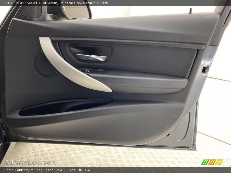 Mineral Grey Metallic / Black 2018 BMW 3 Series 320i Sedan