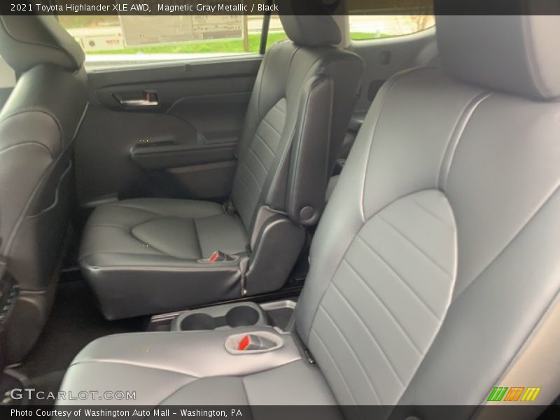 Magnetic Gray Metallic / Black 2021 Toyota Highlander XLE AWD