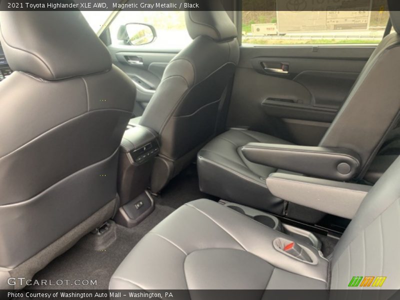Magnetic Gray Metallic / Black 2021 Toyota Highlander XLE AWD
