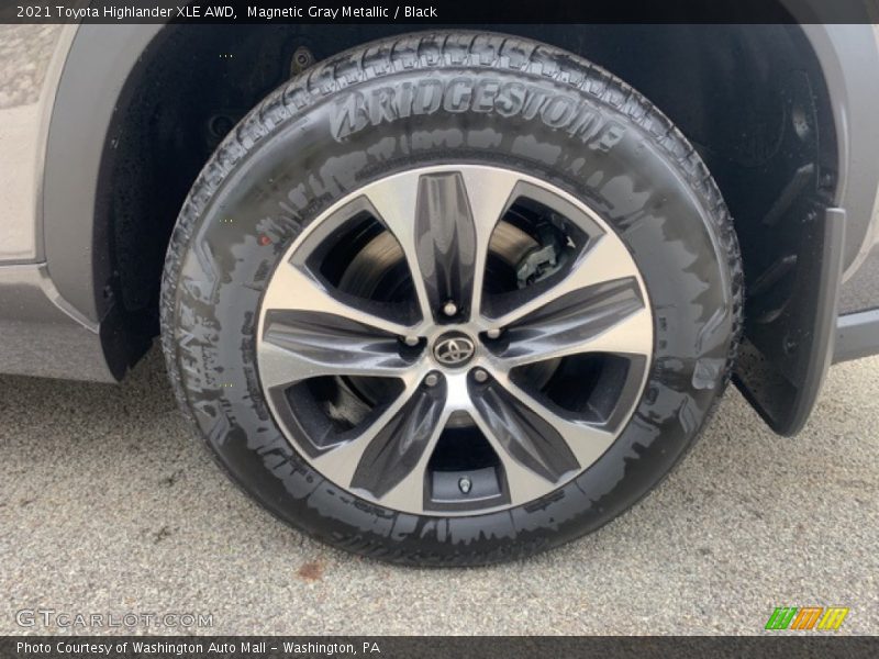 Magnetic Gray Metallic / Black 2021 Toyota Highlander XLE AWD