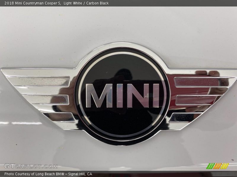 Light White / Carbon Black 2018 Mini Countryman Cooper S