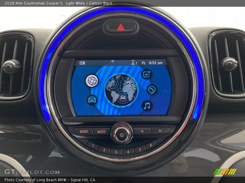 Light White / Carbon Black 2018 Mini Countryman Cooper S