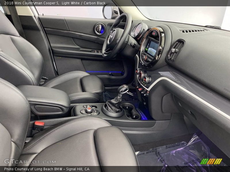 Light White / Carbon Black 2018 Mini Countryman Cooper S
