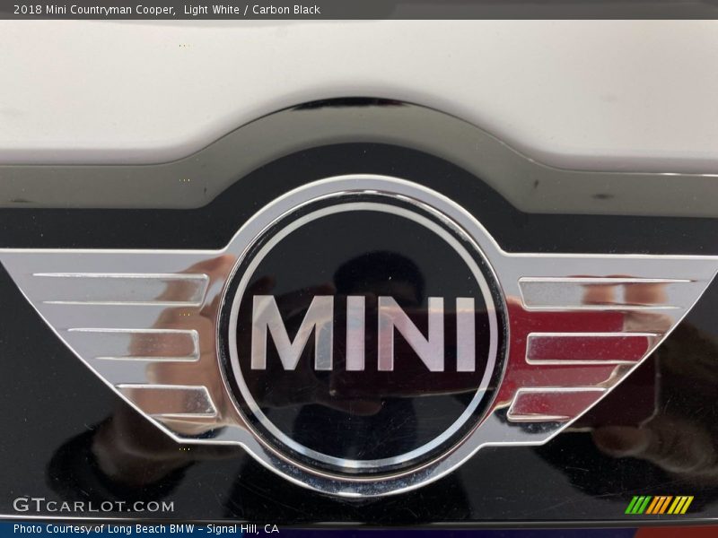 Light White / Carbon Black 2018 Mini Countryman Cooper