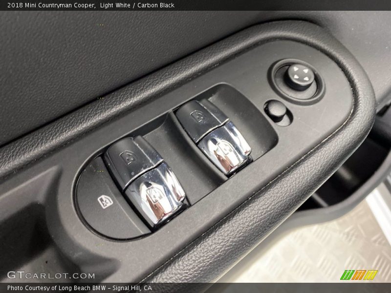 Light White / Carbon Black 2018 Mini Countryman Cooper