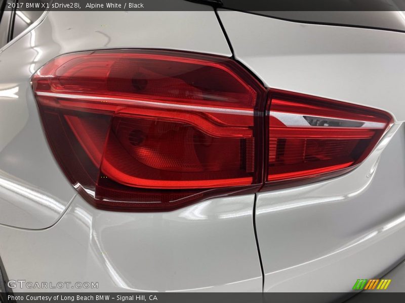 Alpine White / Black 2017 BMW X1 sDrive28i