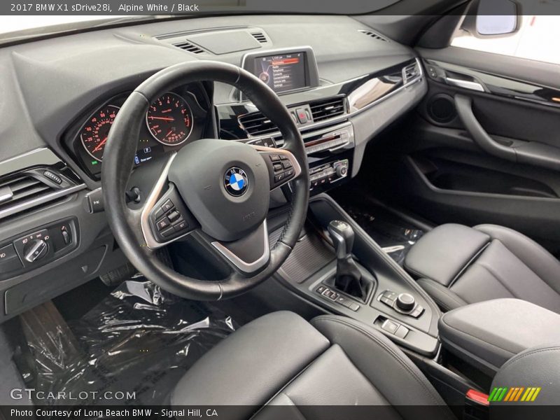 Alpine White / Black 2017 BMW X1 sDrive28i