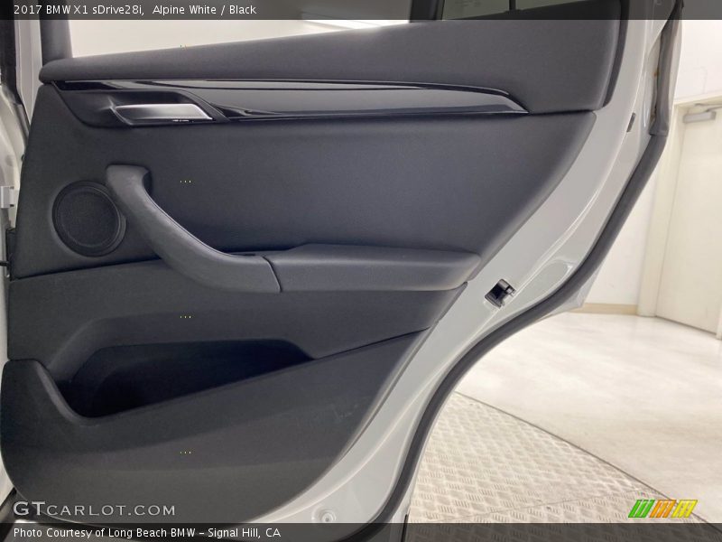 Alpine White / Black 2017 BMW X1 sDrive28i