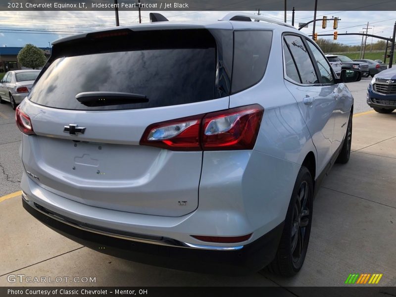 Iridescent Pearl Tricoat / Jet Black 2021 Chevrolet Equinox LT