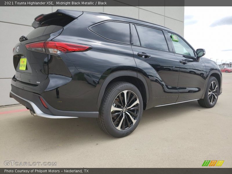 Midnight Black Metallic / Black 2021 Toyota Highlander XSE