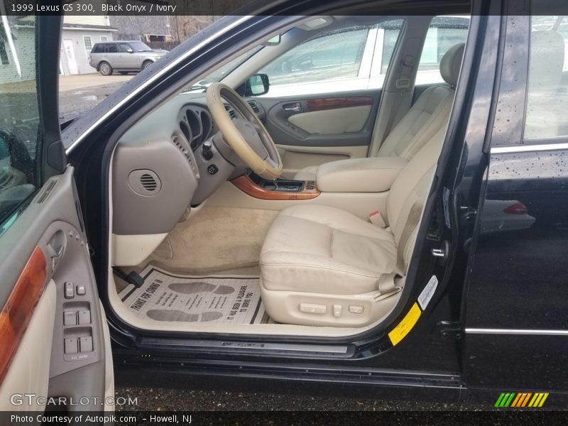 Black Onyx / Ivory 1999 Lexus GS 300