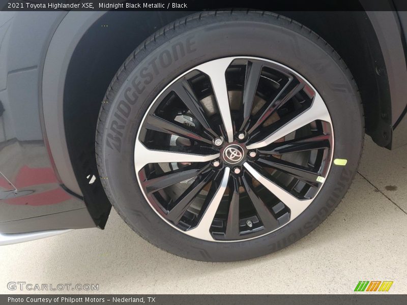 Midnight Black Metallic / Black 2021 Toyota Highlander XSE