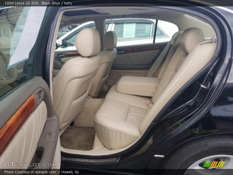 Black Onyx / Ivory 1999 Lexus GS 300