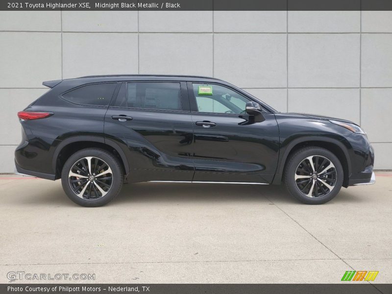 Midnight Black Metallic / Black 2021 Toyota Highlander XSE