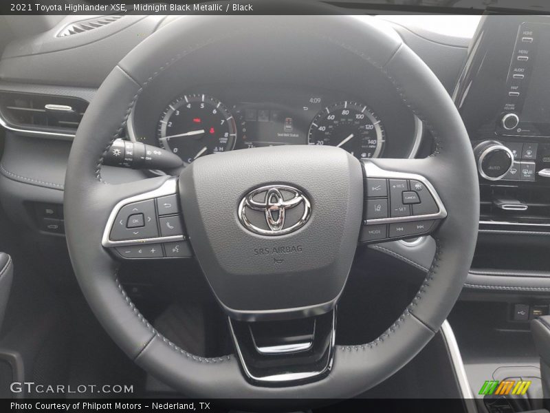 Midnight Black Metallic / Black 2021 Toyota Highlander XSE