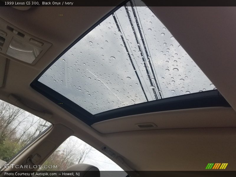 Black Onyx / Ivory 1999 Lexus GS 300