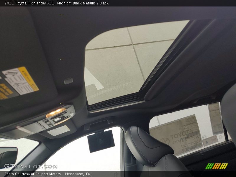 Midnight Black Metallic / Black 2021 Toyota Highlander XSE