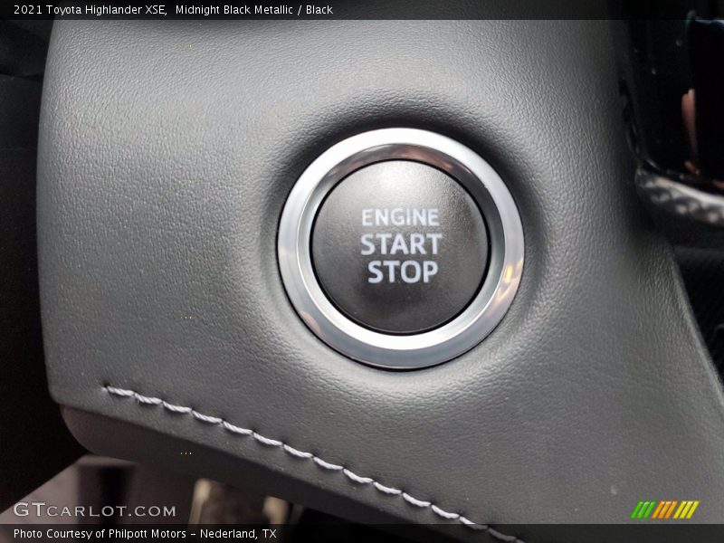 Midnight Black Metallic / Black 2021 Toyota Highlander XSE