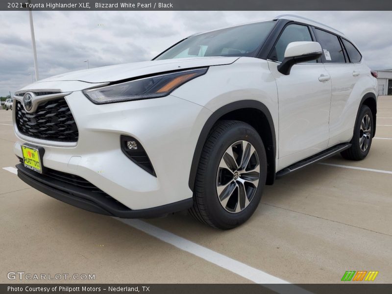 Blizzard White Pearl / Black 2021 Toyota Highlander XLE