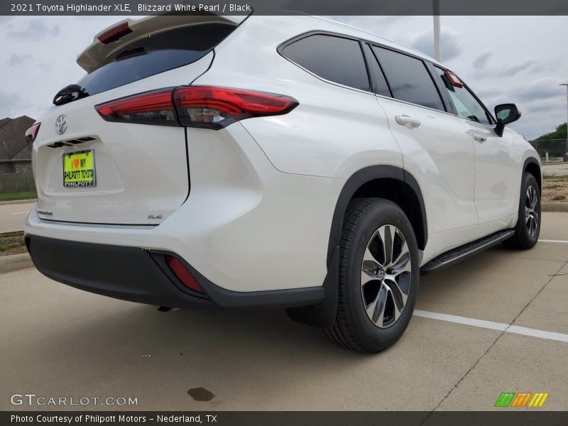 Blizzard White Pearl / Black 2021 Toyota Highlander XLE