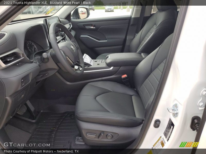 Blizzard White Pearl / Black 2021 Toyota Highlander XLE