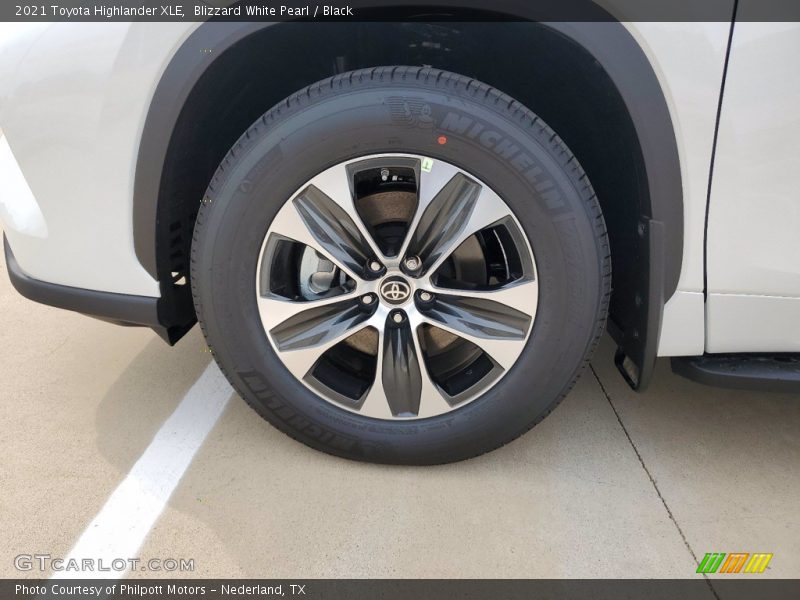 Blizzard White Pearl / Black 2021 Toyota Highlander XLE