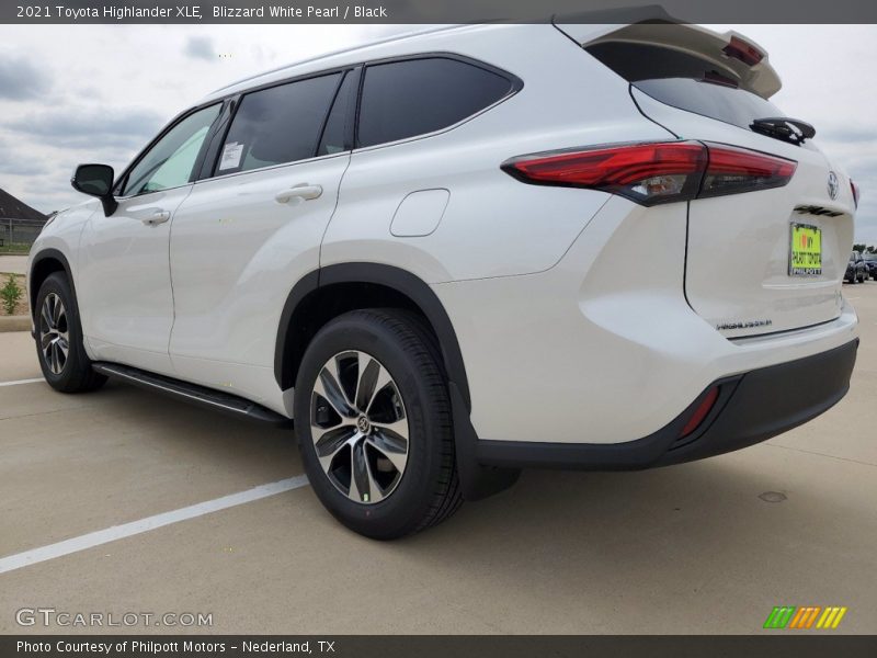 Blizzard White Pearl / Black 2021 Toyota Highlander XLE