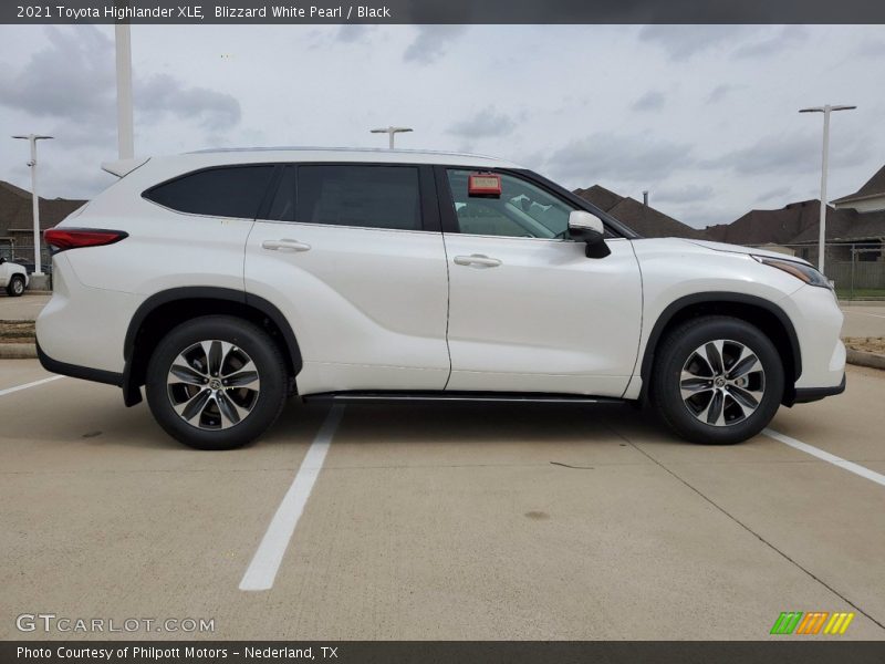 Blizzard White Pearl / Black 2021 Toyota Highlander XLE