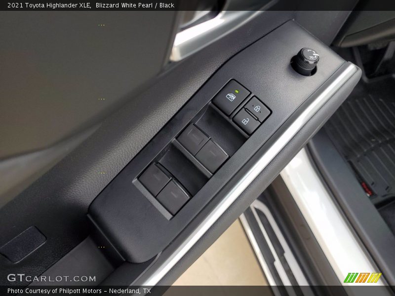 Blizzard White Pearl / Black 2021 Toyota Highlander XLE