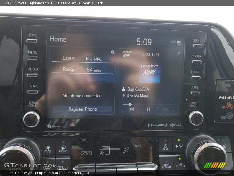 Blizzard White Pearl / Black 2021 Toyota Highlander XLE