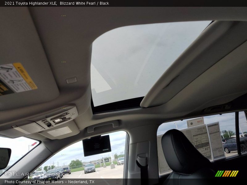 Blizzard White Pearl / Black 2021 Toyota Highlander XLE