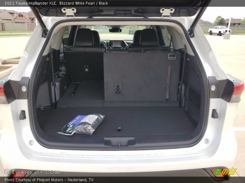 Blizzard White Pearl / Black 2021 Toyota Highlander XLE