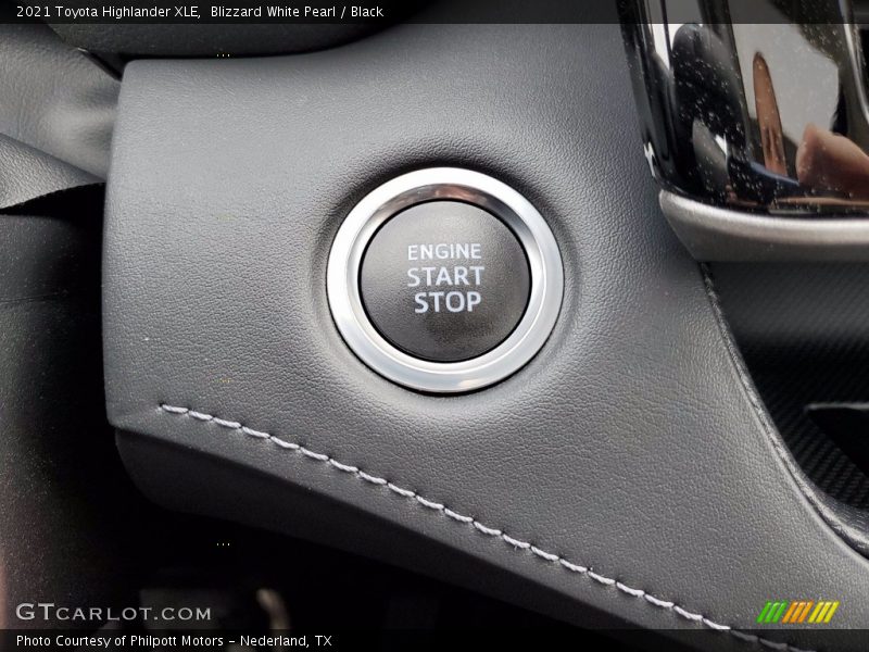 Blizzard White Pearl / Black 2021 Toyota Highlander XLE