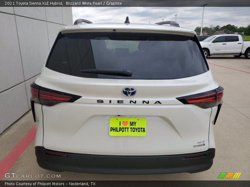Blizzard White Pearl / Graphite 2021 Toyota Sienna XLE Hybrid