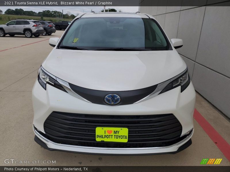 Blizzard White Pearl / Graphite 2021 Toyota Sienna XLE Hybrid