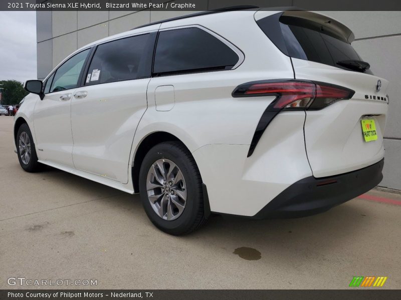 Blizzard White Pearl / Graphite 2021 Toyota Sienna XLE Hybrid
