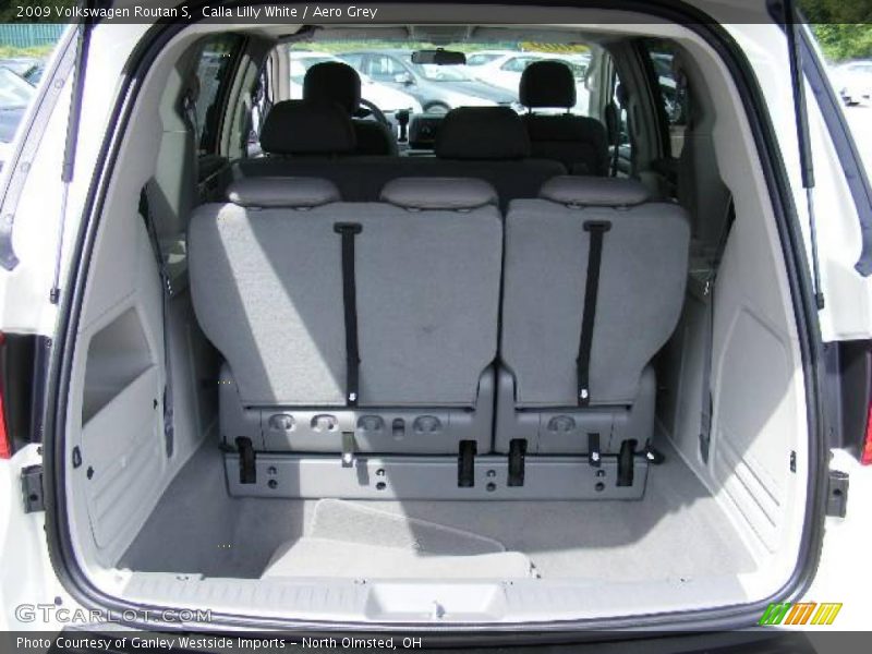 Calla Lilly White / Aero Grey 2009 Volkswagen Routan S