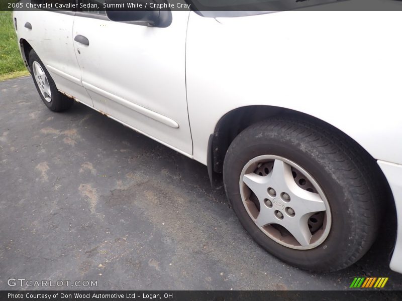 Summit White / Graphite Gray 2005 Chevrolet Cavalier Sedan