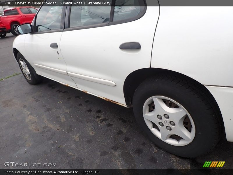 Summit White / Graphite Gray 2005 Chevrolet Cavalier Sedan
