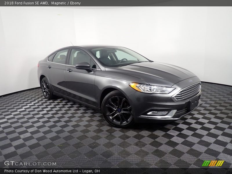 Front 3/4 View of 2018 Fusion SE AWD