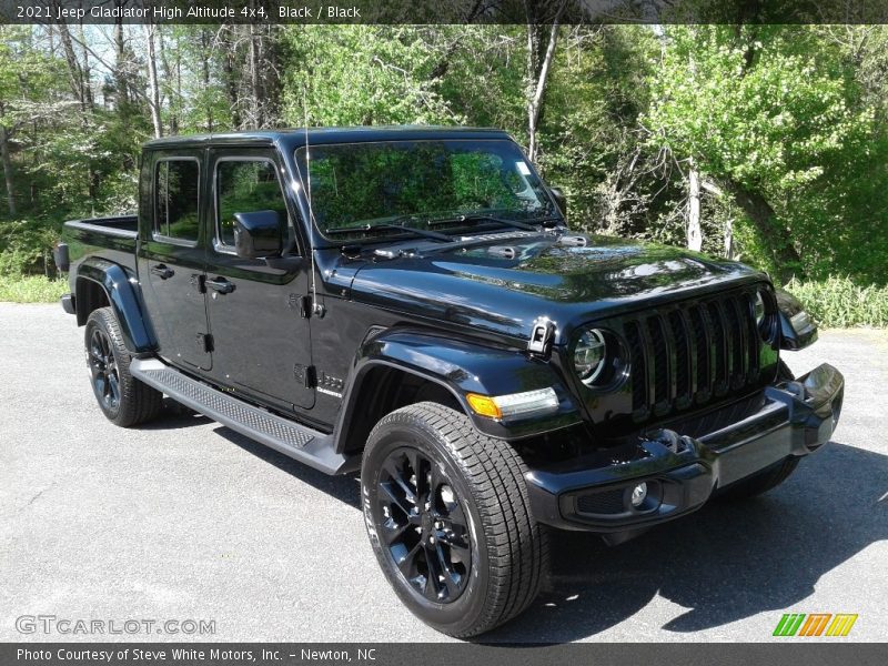 Front 3/4 View of 2021 Gladiator High Altitude 4x4