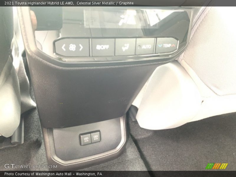 Celestial Silver Metallic / Graphite 2021 Toyota Highlander Hybrid LE AWD