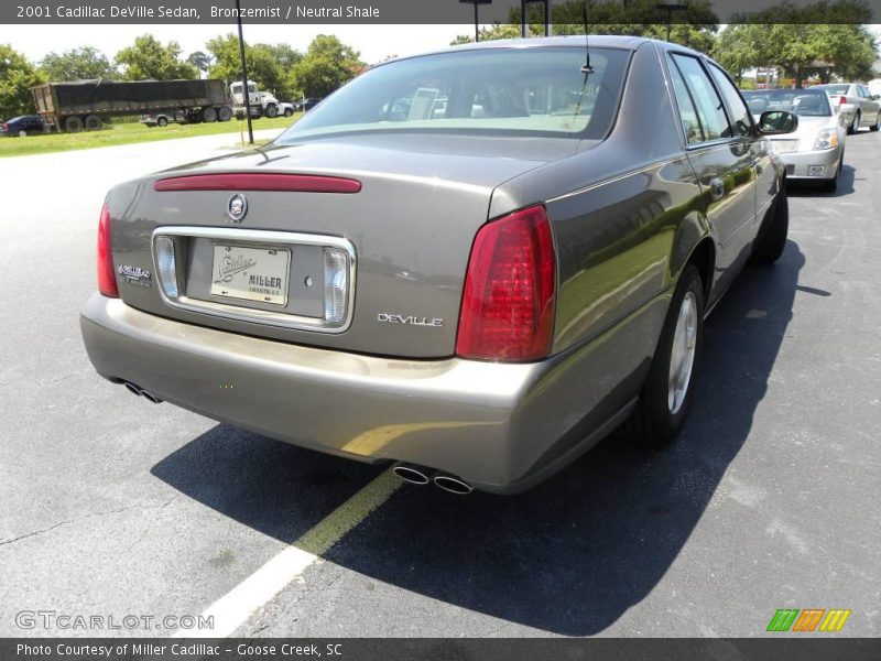 Bronzemist / Neutral Shale 2001 Cadillac DeVille Sedan