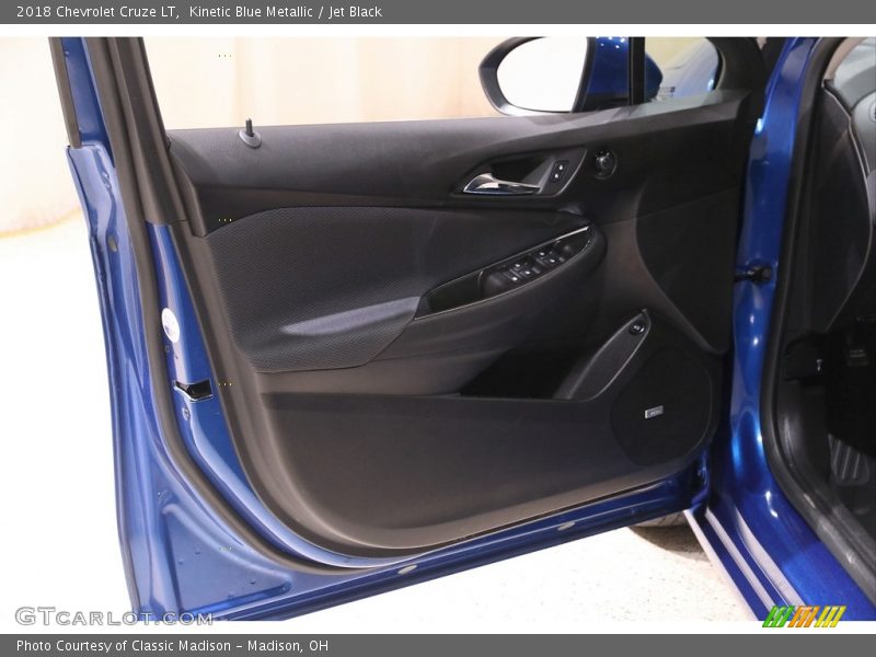 Kinetic Blue Metallic / Jet Black 2018 Chevrolet Cruze LT