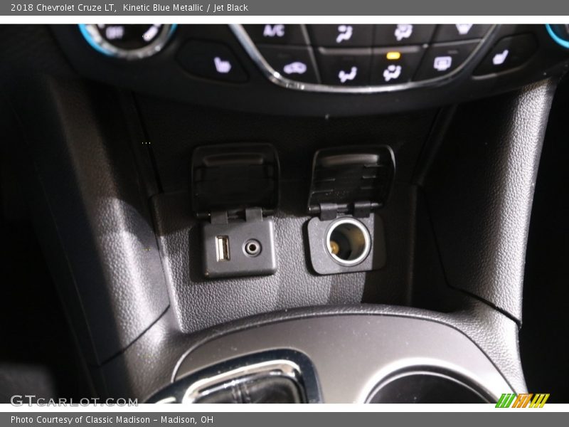 Kinetic Blue Metallic / Jet Black 2018 Chevrolet Cruze LT